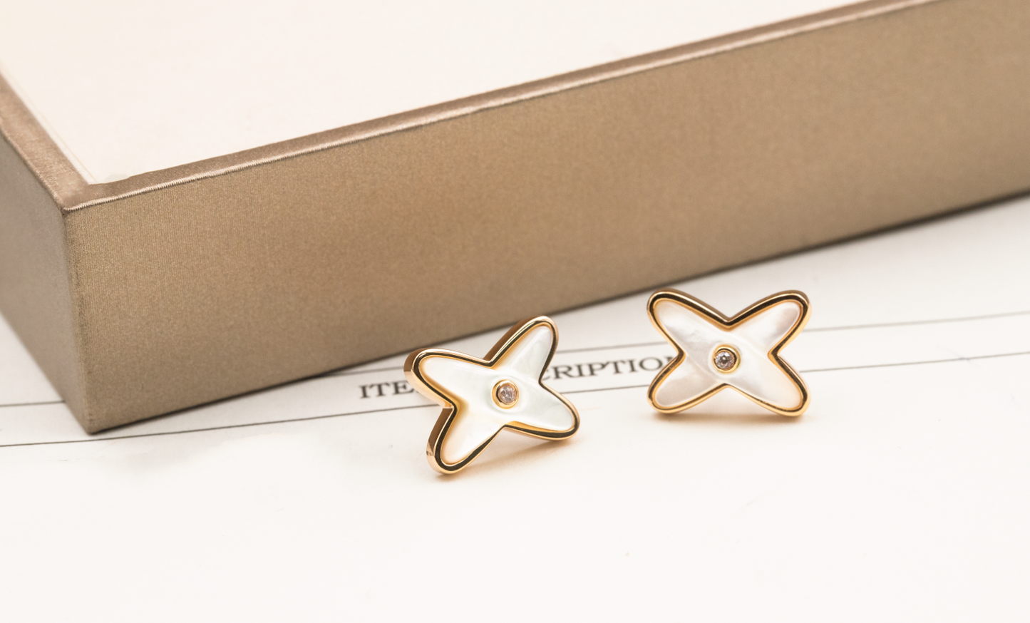 [Glimmer]JEUX DE WHITE MOP Glimmer GOLD DIAMOND EARRINGS